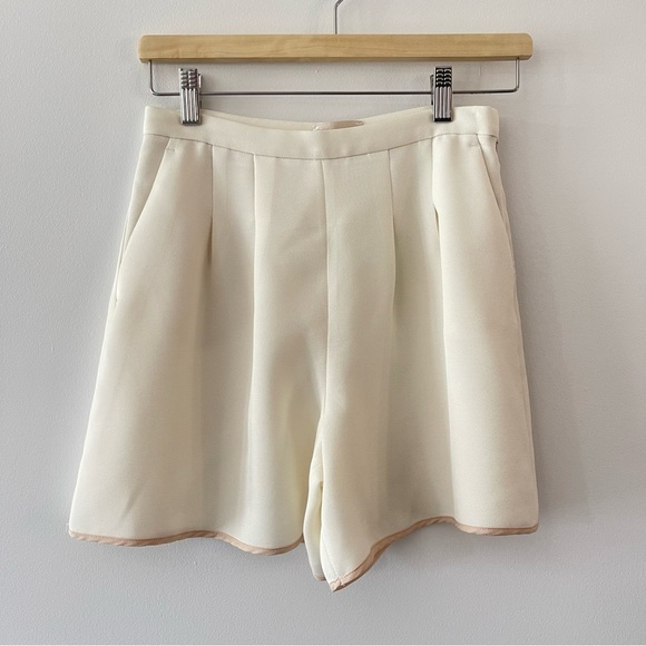 ❌SOLD ❌WILFRED Le Fou Juste High Waisted Dress shorts with pleated Front Cream s - Picture 2 of 13